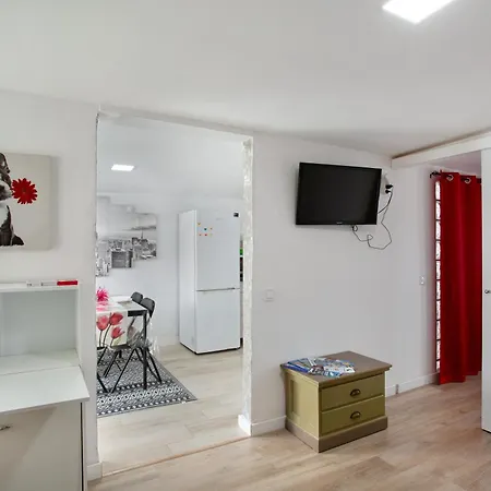 Monica B Apartamento *